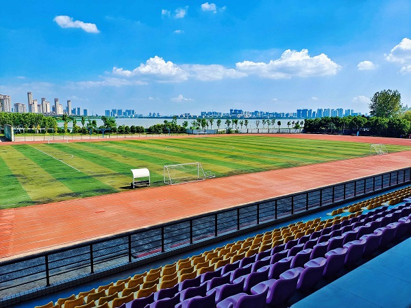 湖畔操場(chǎng)